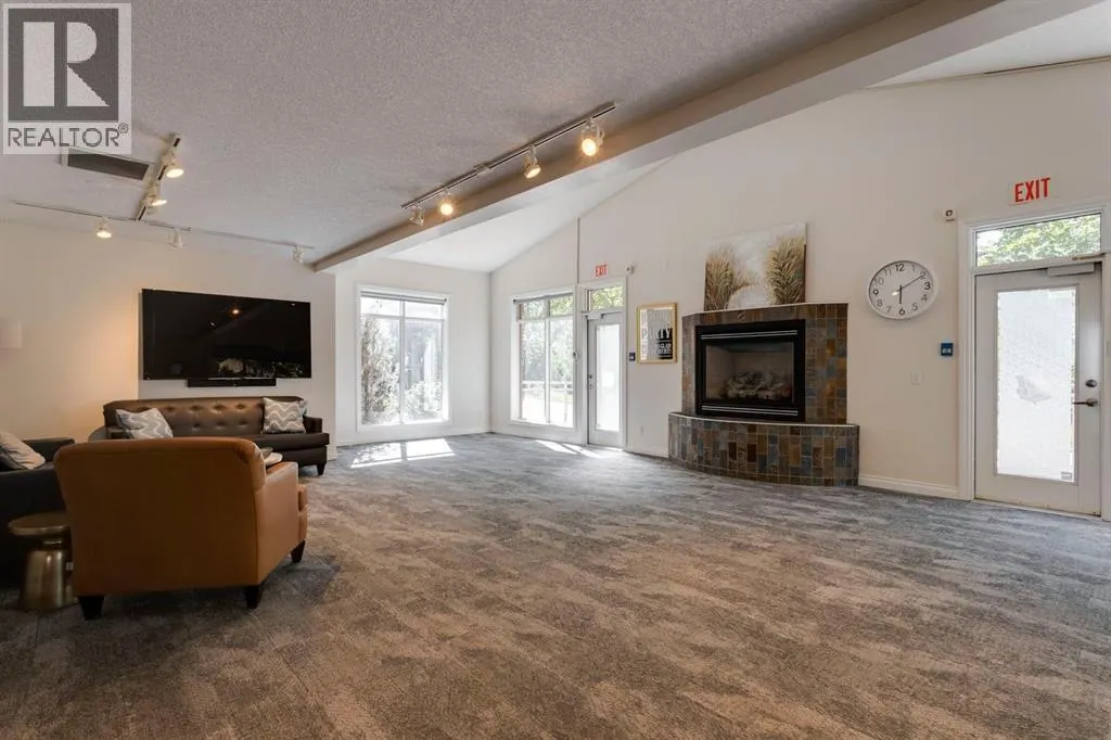 304, 10 Hemlock Crescent SW