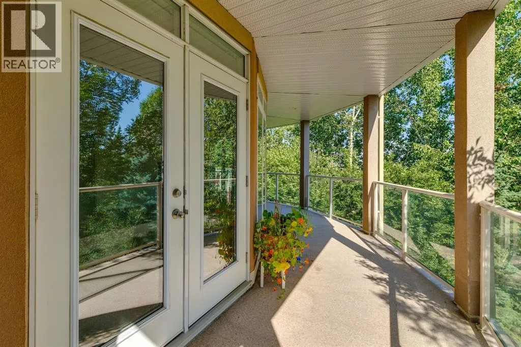 304, 10 Hemlock Crescent SW