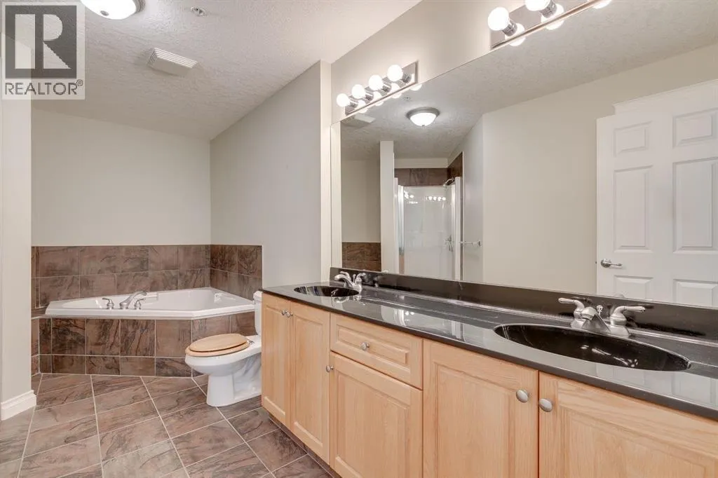 304, 10 Hemlock Crescent SW