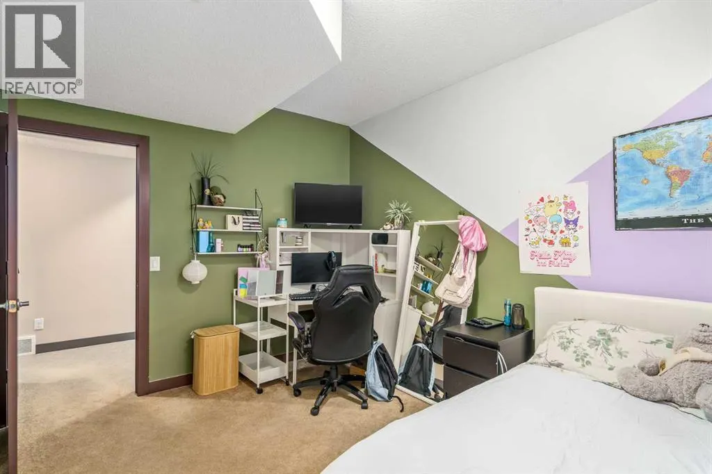 26 Mahogany Green SE