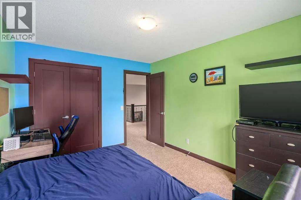26 Mahogany Green SE