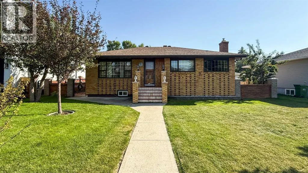 47 Montrose Crescent NE