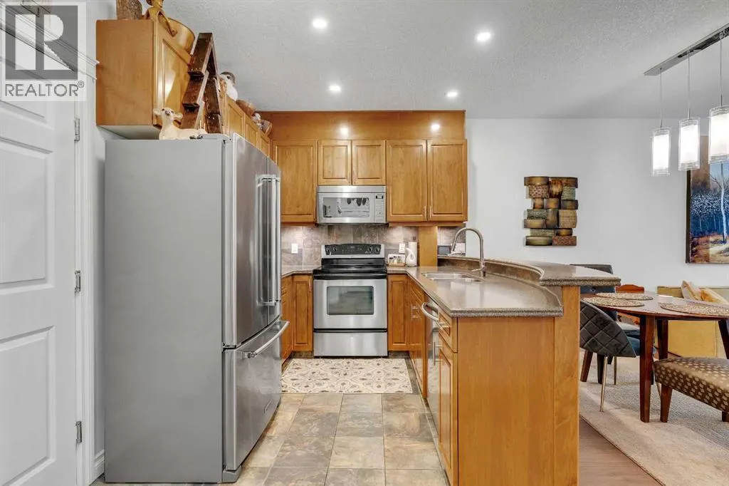 101, 8 Hemlock Crescent SW