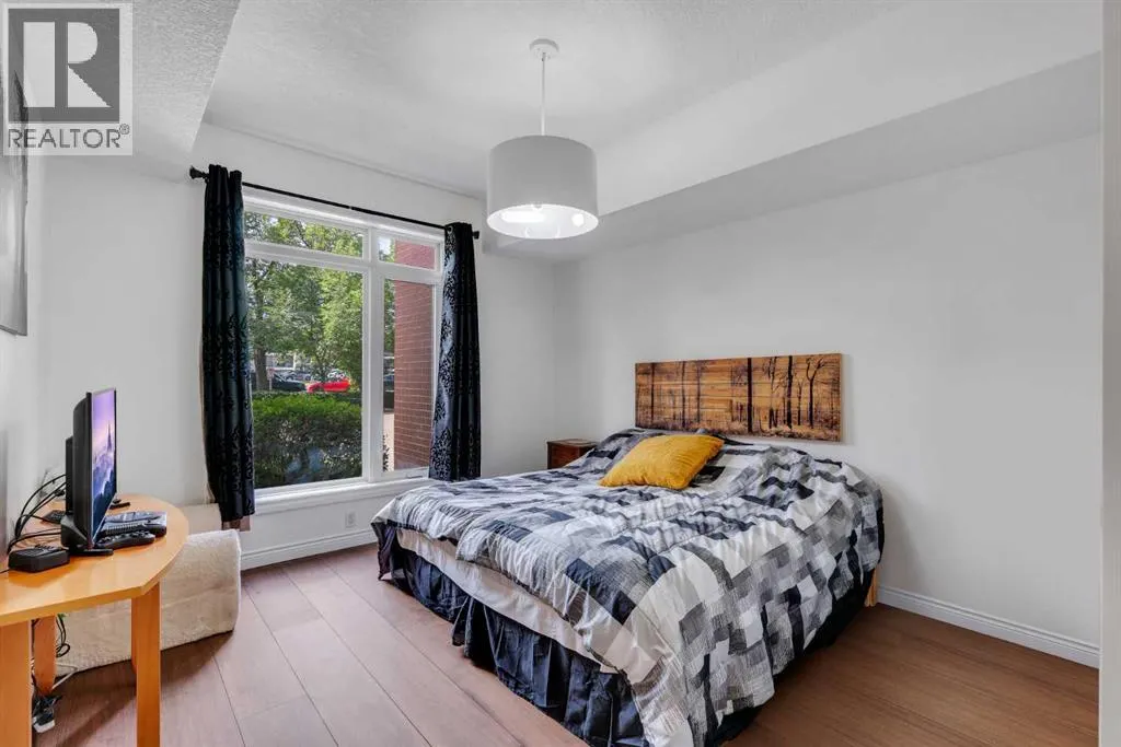 101, 8 Hemlock Crescent SW