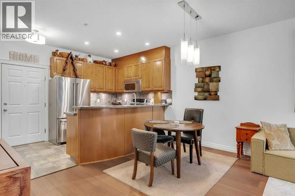 101, 8 Hemlock Crescent SW