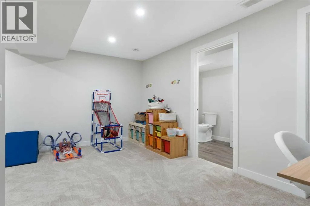 454 River Heights Crescent