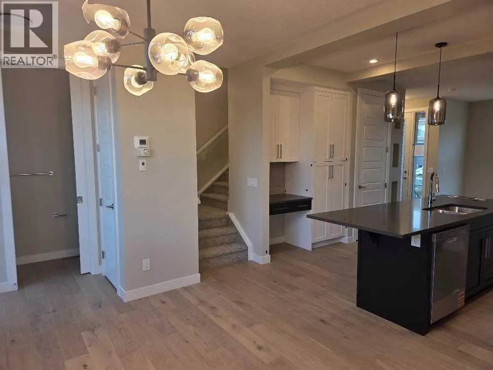 145 Cobblestone Gate SW