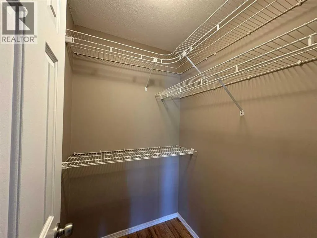 B, 410 Canyon Boulevard W