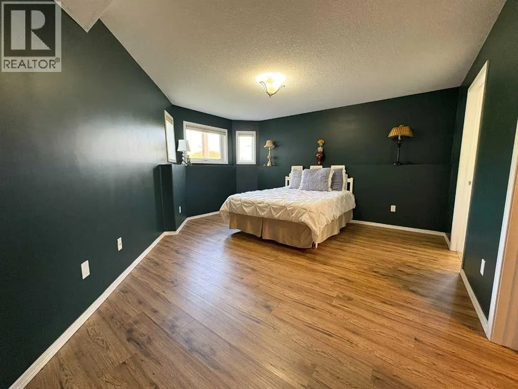 B, 410 Canyon Boulevard W