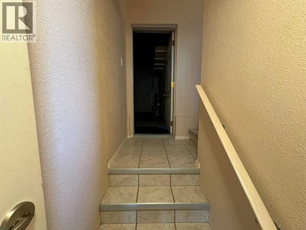 B, 410 Canyon Boulevard W