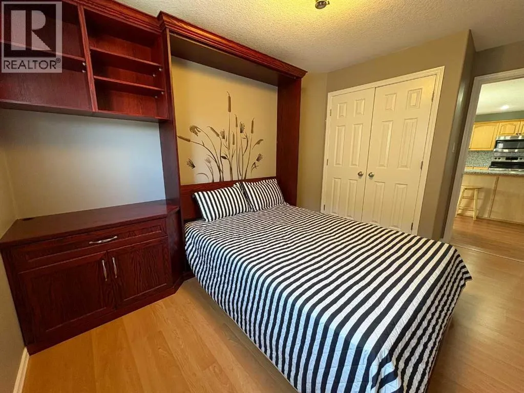 B, 410 Canyon Boulevard W