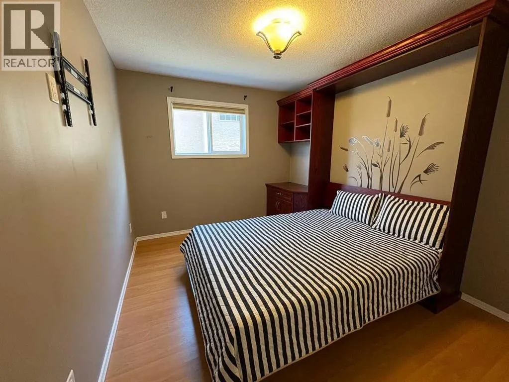 B, 410 Canyon Boulevard W