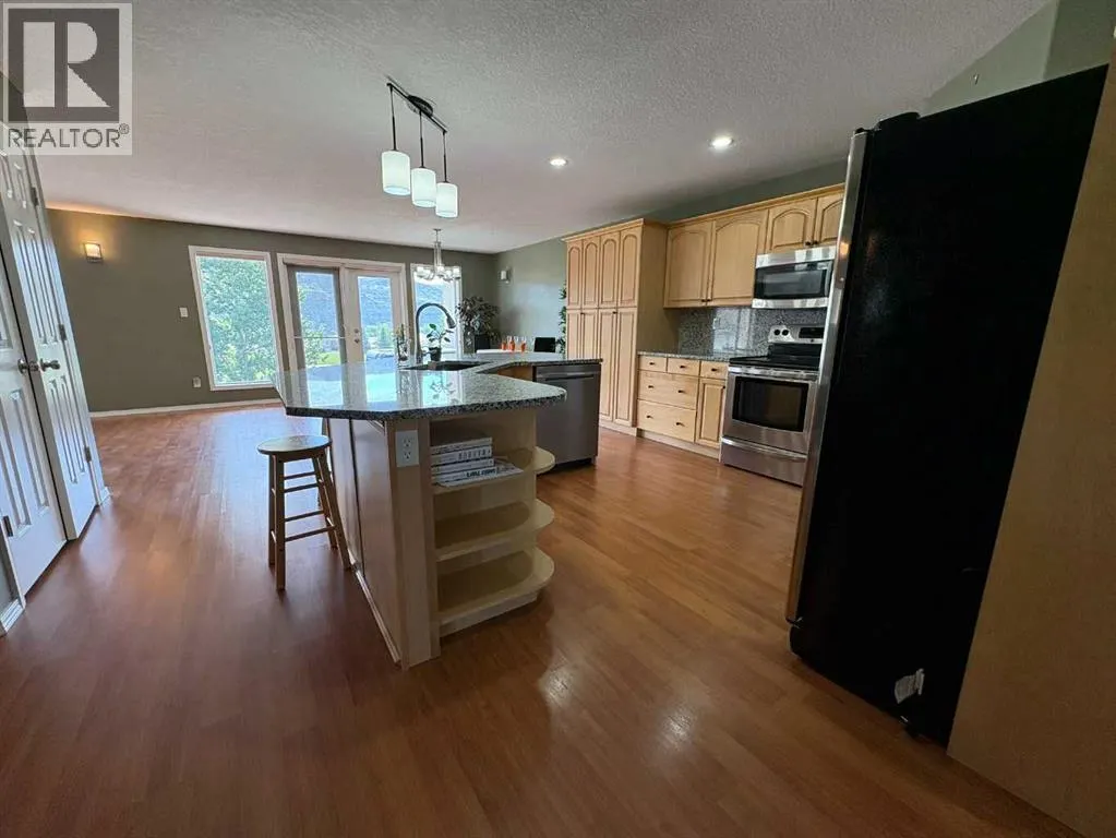 B, 410 Canyon Boulevard W