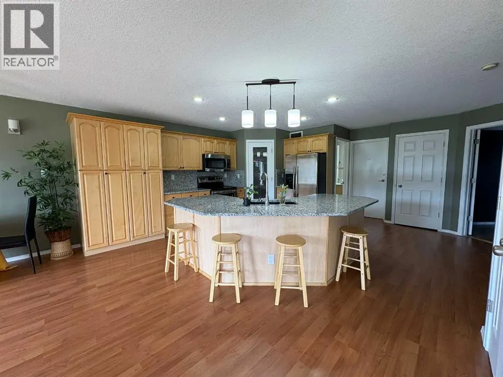 B, 410 Canyon Boulevard W