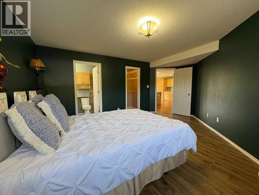 B, 410 Canyon Boulevard W