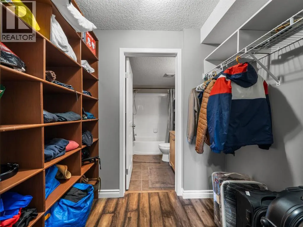 1206, 2518 Fish Creek Boulevard SW