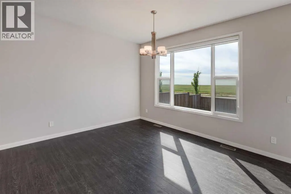 70 Howse Common NE