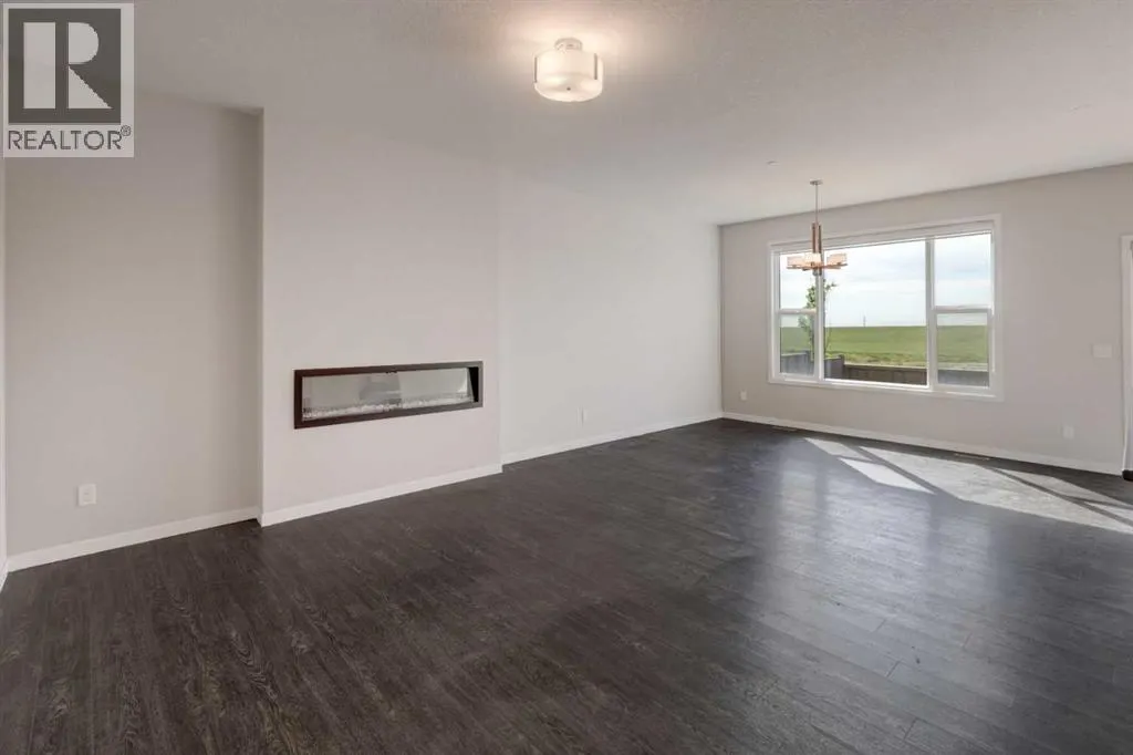70 Howse Common NE