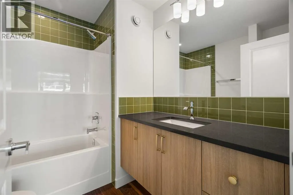 215 Seton Grove SE