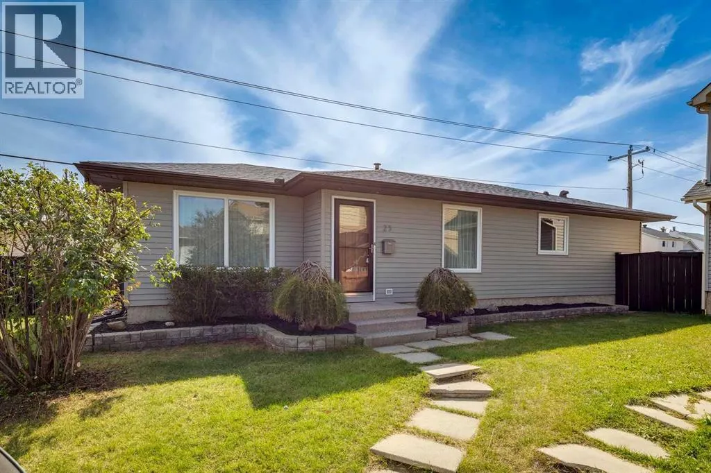 23 Erin Grove Court SE