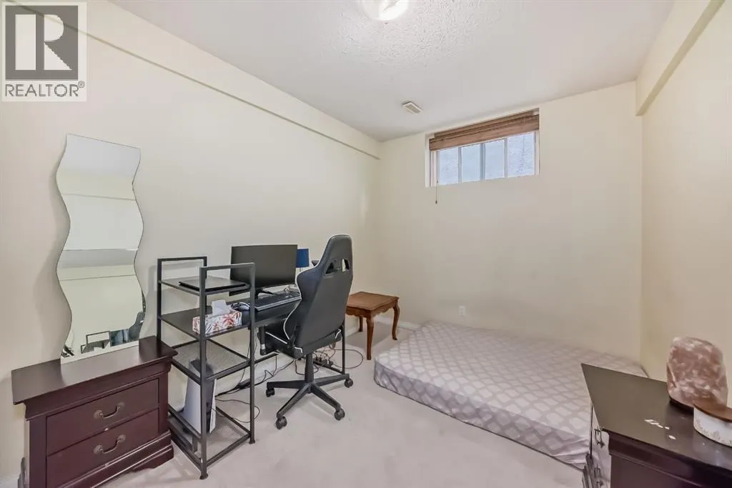 42 West Cedar Point SW