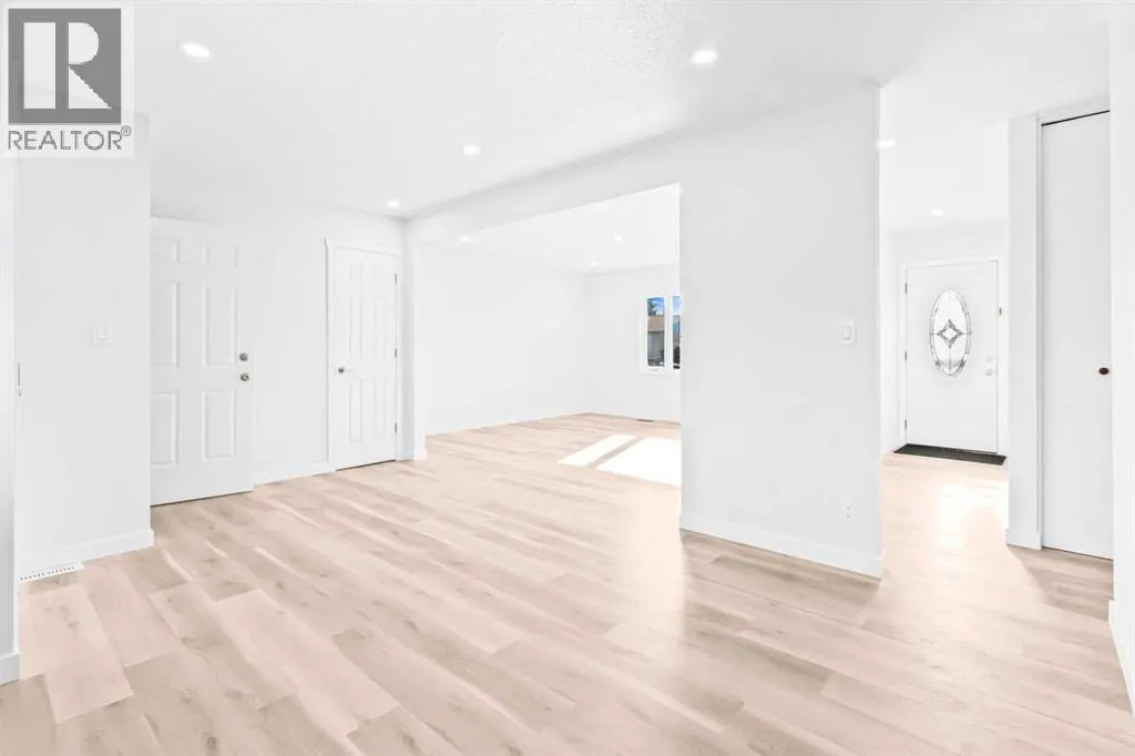 16 Marwood Circle NE