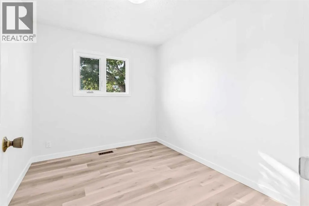 16 Marwood Circle NE