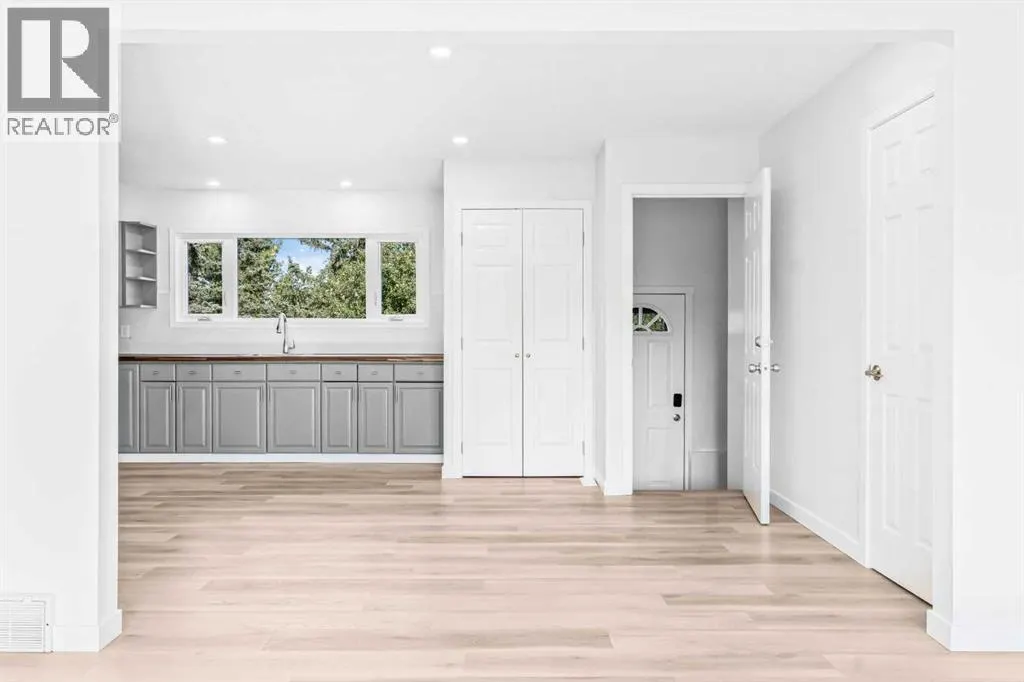 16 Marwood Circle NE
