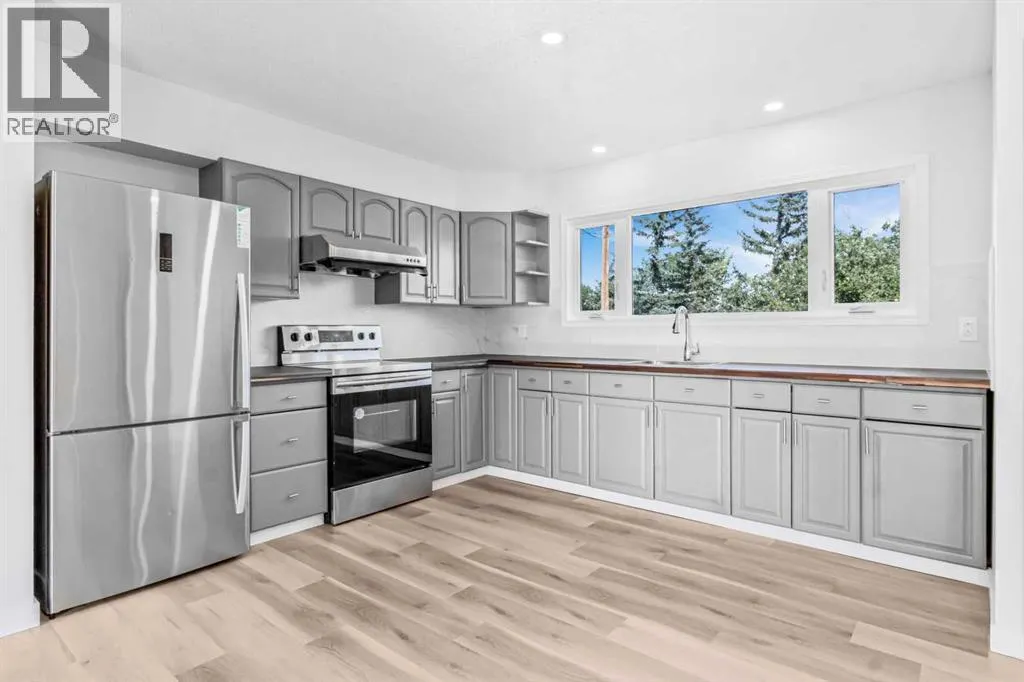 16 Marwood Circle NE