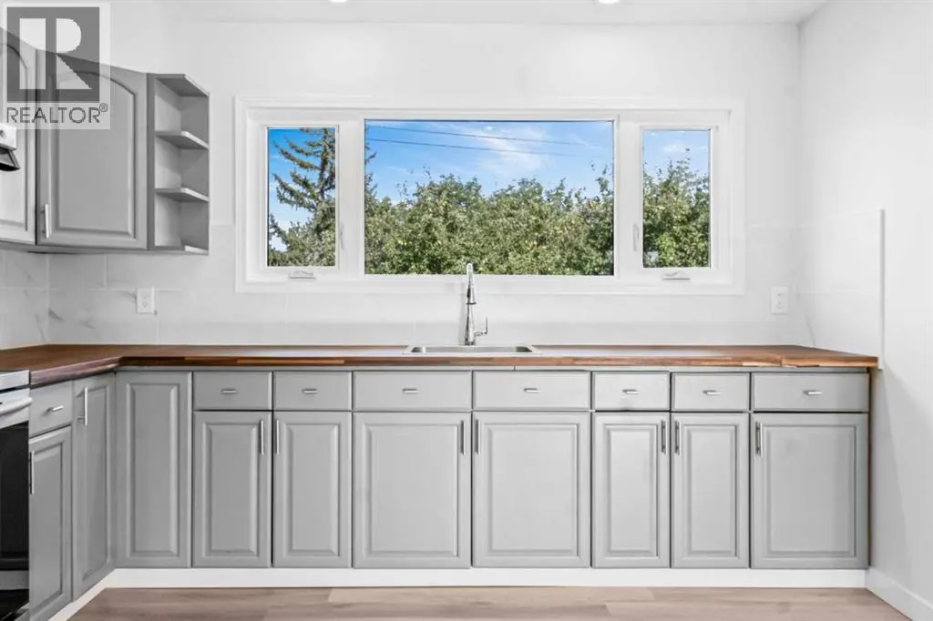 16 Marwood Circle NE