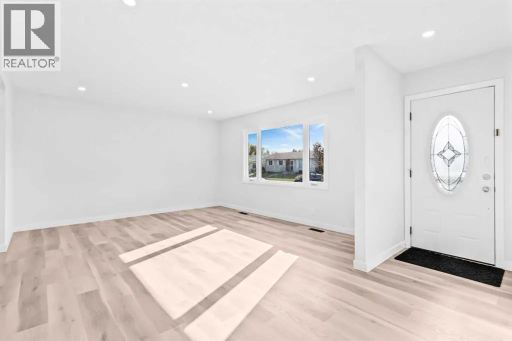 16 Marwood Circle NE