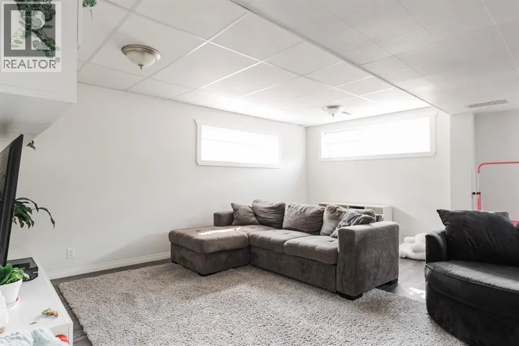 213 Ermine Crescent