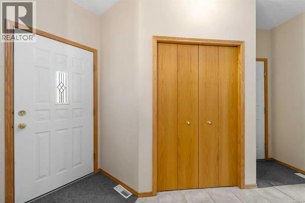 228 Douglas Ridge Close SE