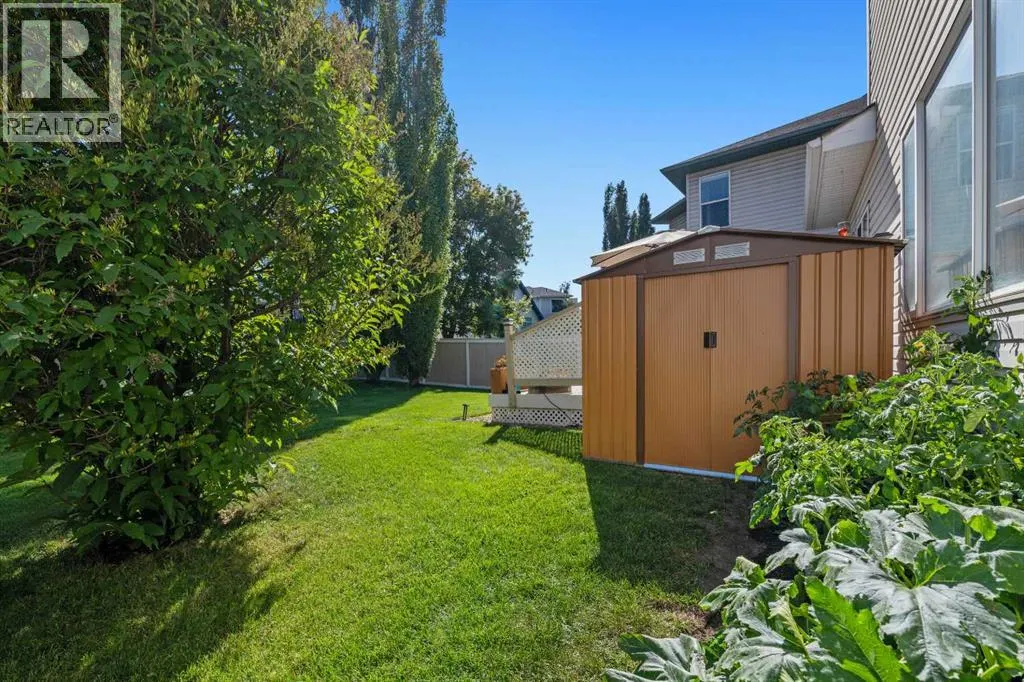 228 Douglas Ridge Close SE