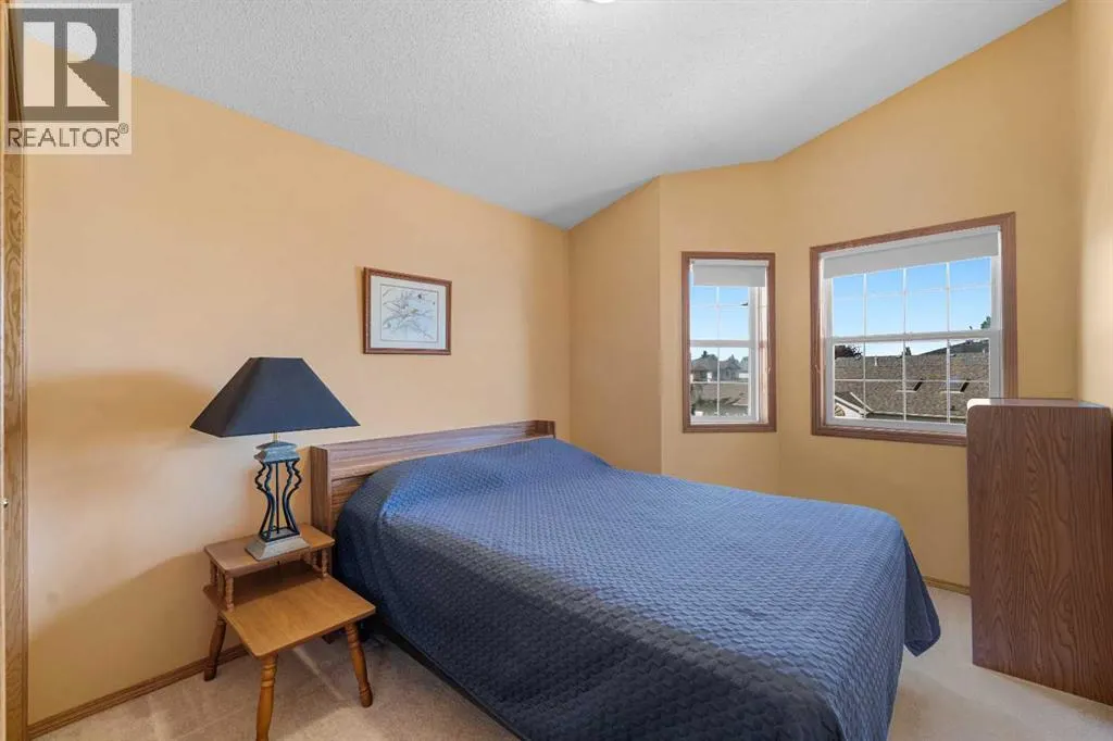 228 Douglas Ridge Close SE