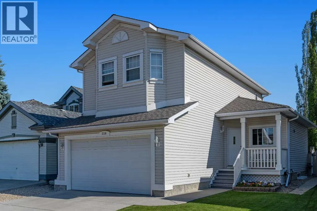 228 Douglas Ridge Close SE