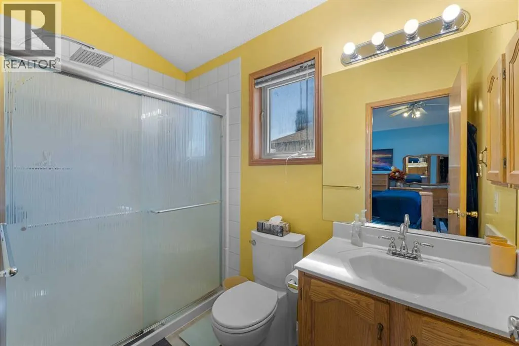 228 Douglas Ridge Close SE