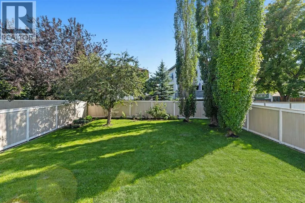 228 Douglas Ridge Close SE