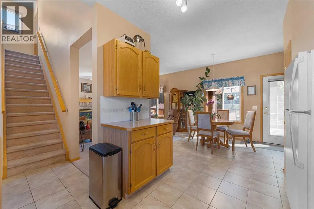 228 Douglas Ridge Close SE