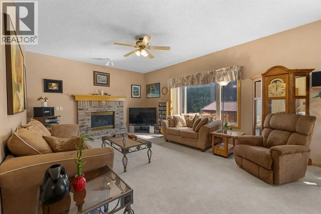 228 Douglas Ridge Close SE