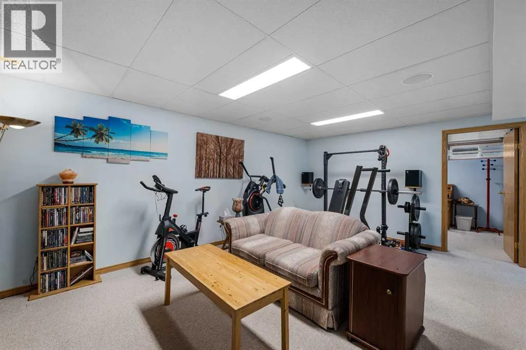 228 Douglas Ridge Close SE