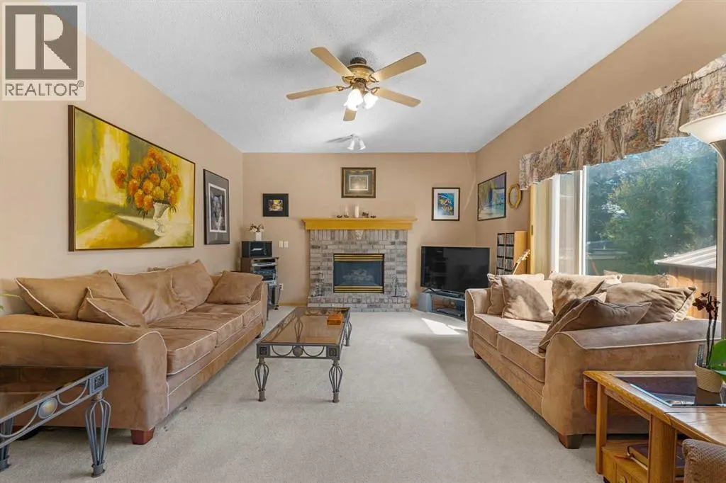228 Douglas Ridge Close SE