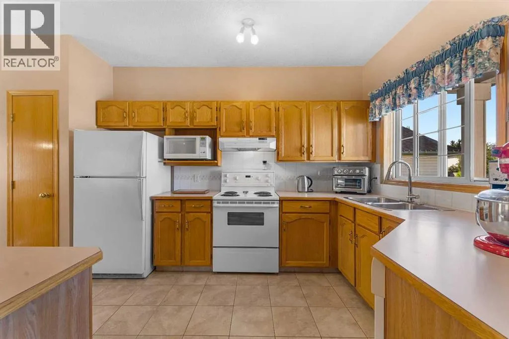 228 Douglas Ridge Close SE