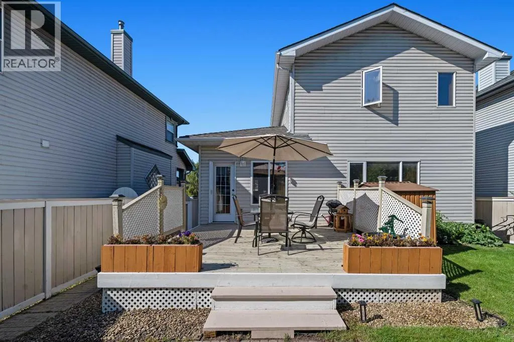 228 Douglas Ridge Close SE