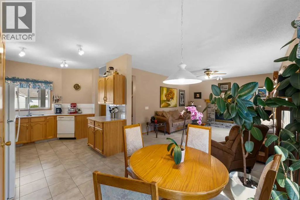 228 Douglas Ridge Close SE