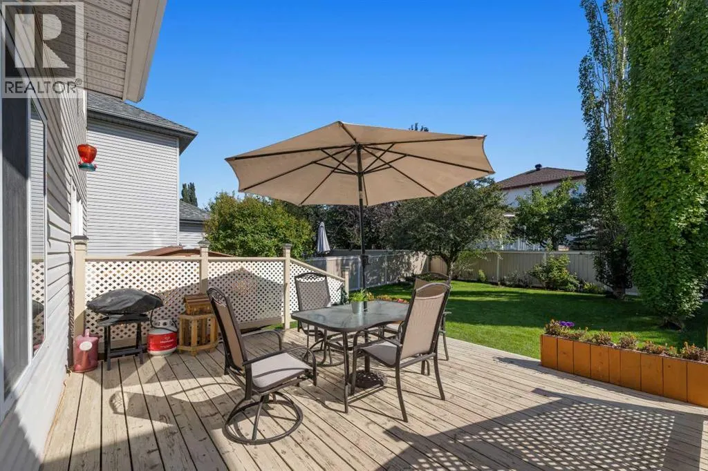 228 Douglas Ridge Close SE