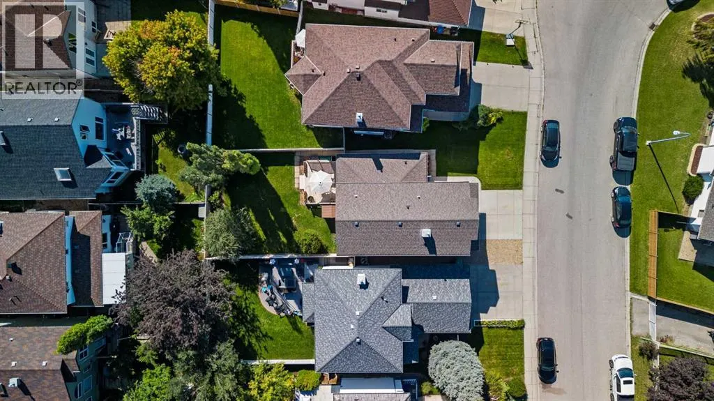 228 Douglas Ridge Close SE