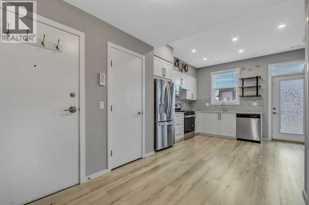 203, 140 Redstone Walk NE