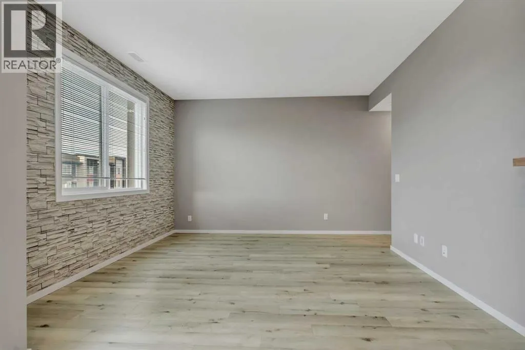 203, 140 Redstone Walk NE