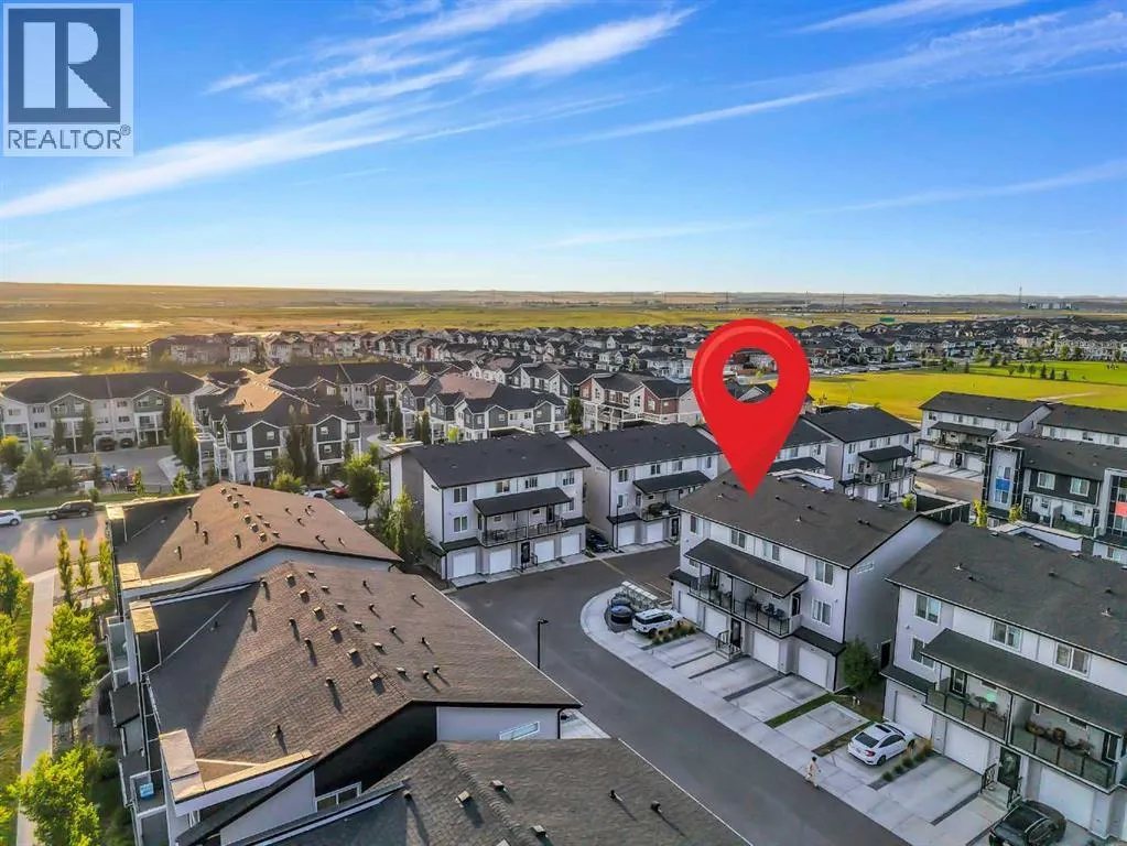 203, 140 Redstone Walk NE